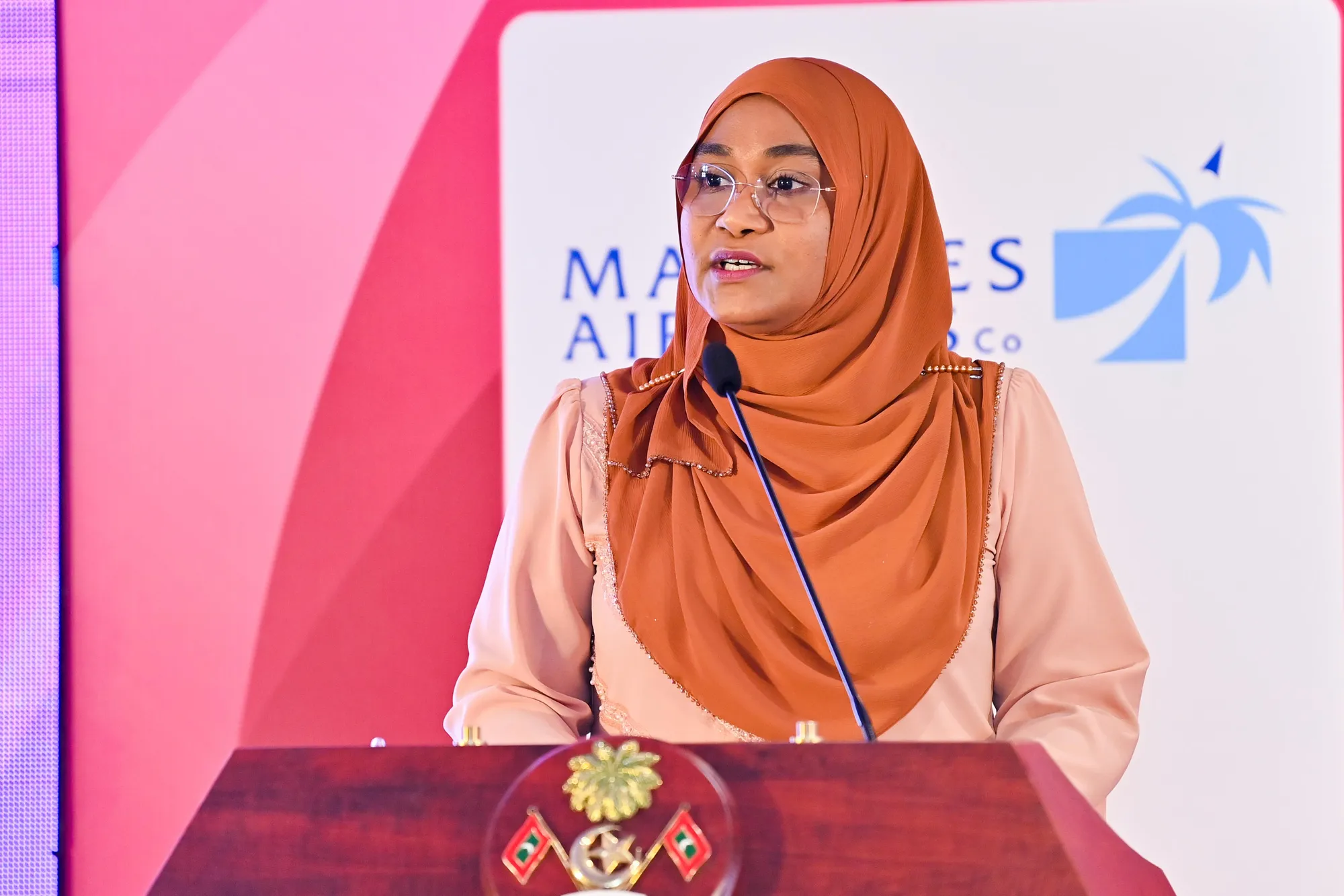 ޓޫރިޒަމް ދާއިރާއަށް ބައިގަރުނު ވެގެންދިޔަ ނަމަވެސް، އަންހެނުންނަށް އަދިވެސް ގޮންޖެހުންތައް އެބަހުރި: މެޑަމް ސާޖިދާ