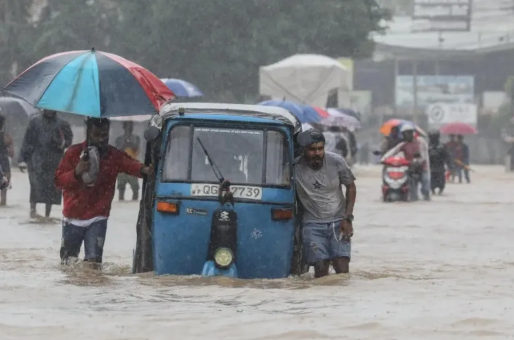 Flooded road in SriLanka (Photo/AFP)