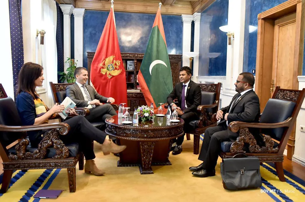 ވިޔަފާރީގެ ދާއިރާއިން މޮންޓަނޭގްރޯ އާއިއެކު ގުޅުން ބަދަހި ކުރުމަށް މަޝްވަރާކޮށްފި