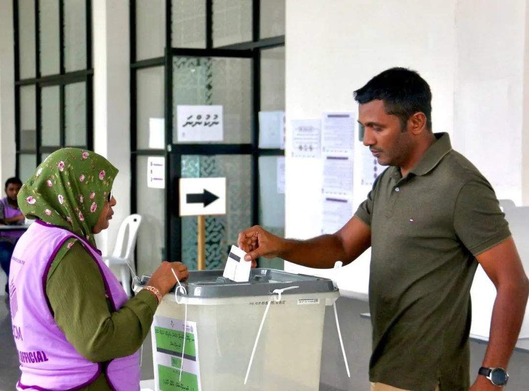 6 ބައި-އިލެކްޝަންގެ ވޯޓުލުން މިއަދު ފަށައިފި