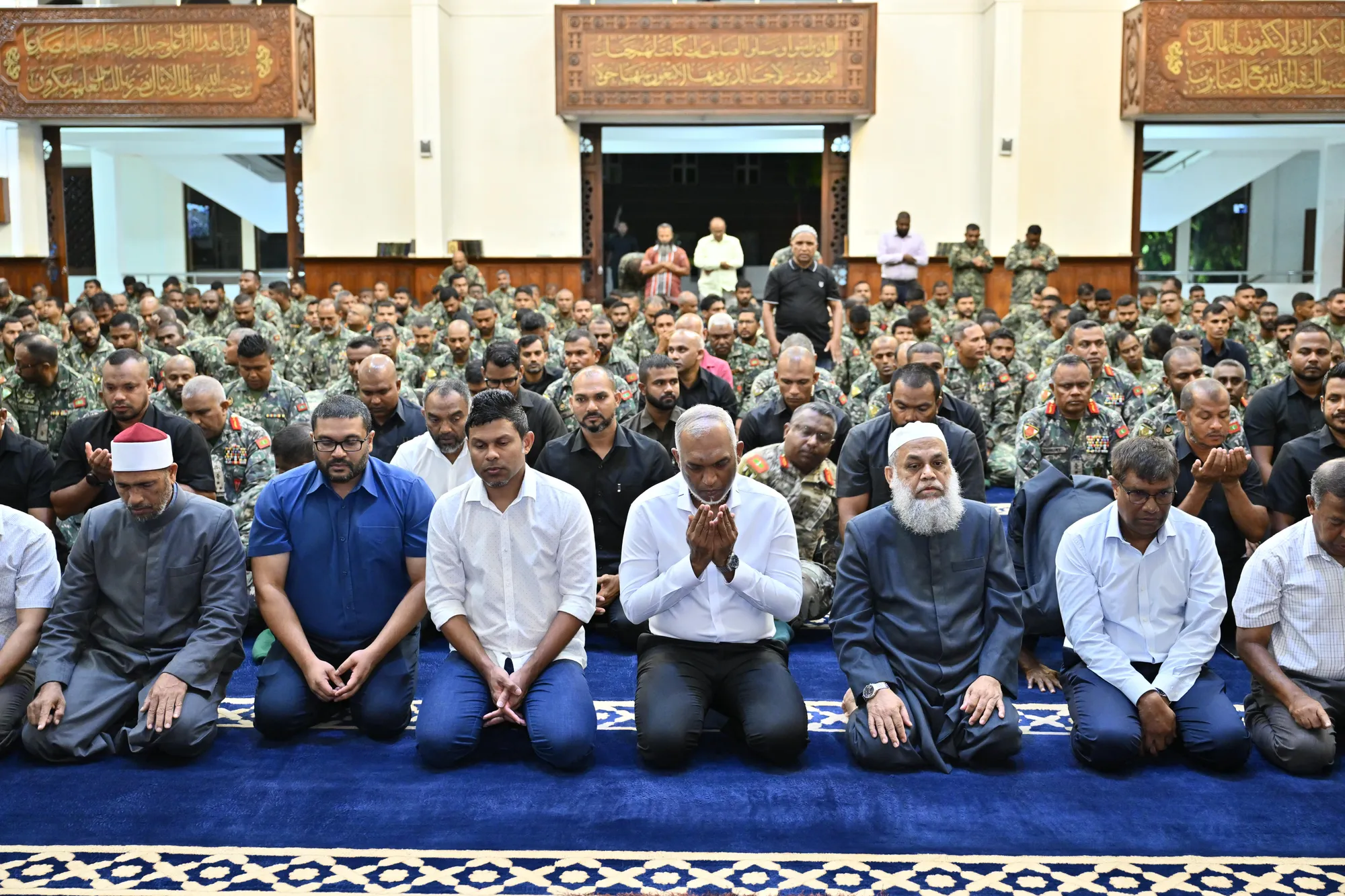 ނަޞްރުދުވަހުގެ ހަރަކާތްތައް ސިފައިން ފެށީ އެއްޖަމާޢަތެއްގައި ކުރެވުނު ފަތިސް ނަމާދުން