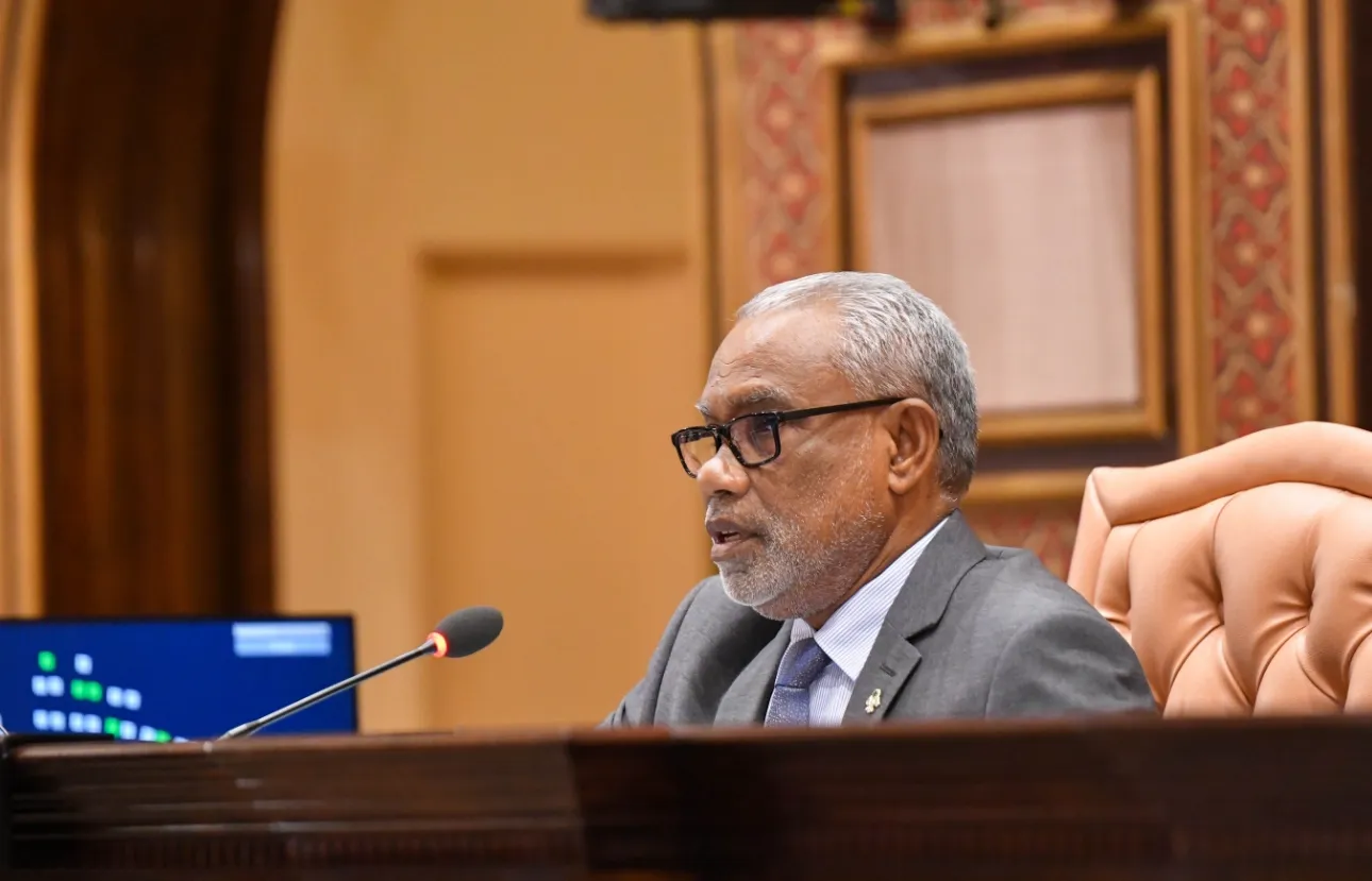 މެންދުރު ނަމާދު ވަގުތަށް މަޖިިލިސް ޖަލްސާ މެދުކަނޑާލަން ގަވާއިދުގައި ހިމަނައިފި