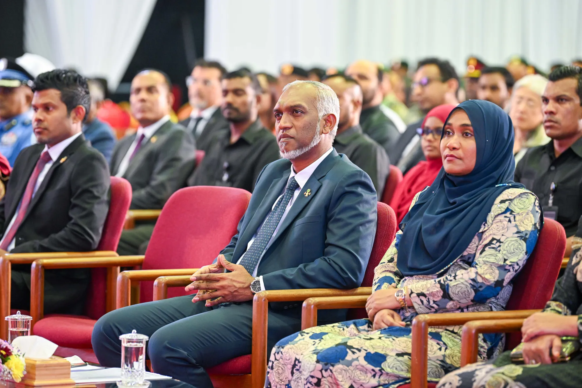 އައު އަހަރުގެ ތަހުނިޔާ ބޭރު ޤައުމުތަކުގެ އިސްވެރިންނަށް ރައީސުލްޖުމްހޫރިއްޔާގެ ދެކަނބަލުން ފޮނުއްވައިފި
