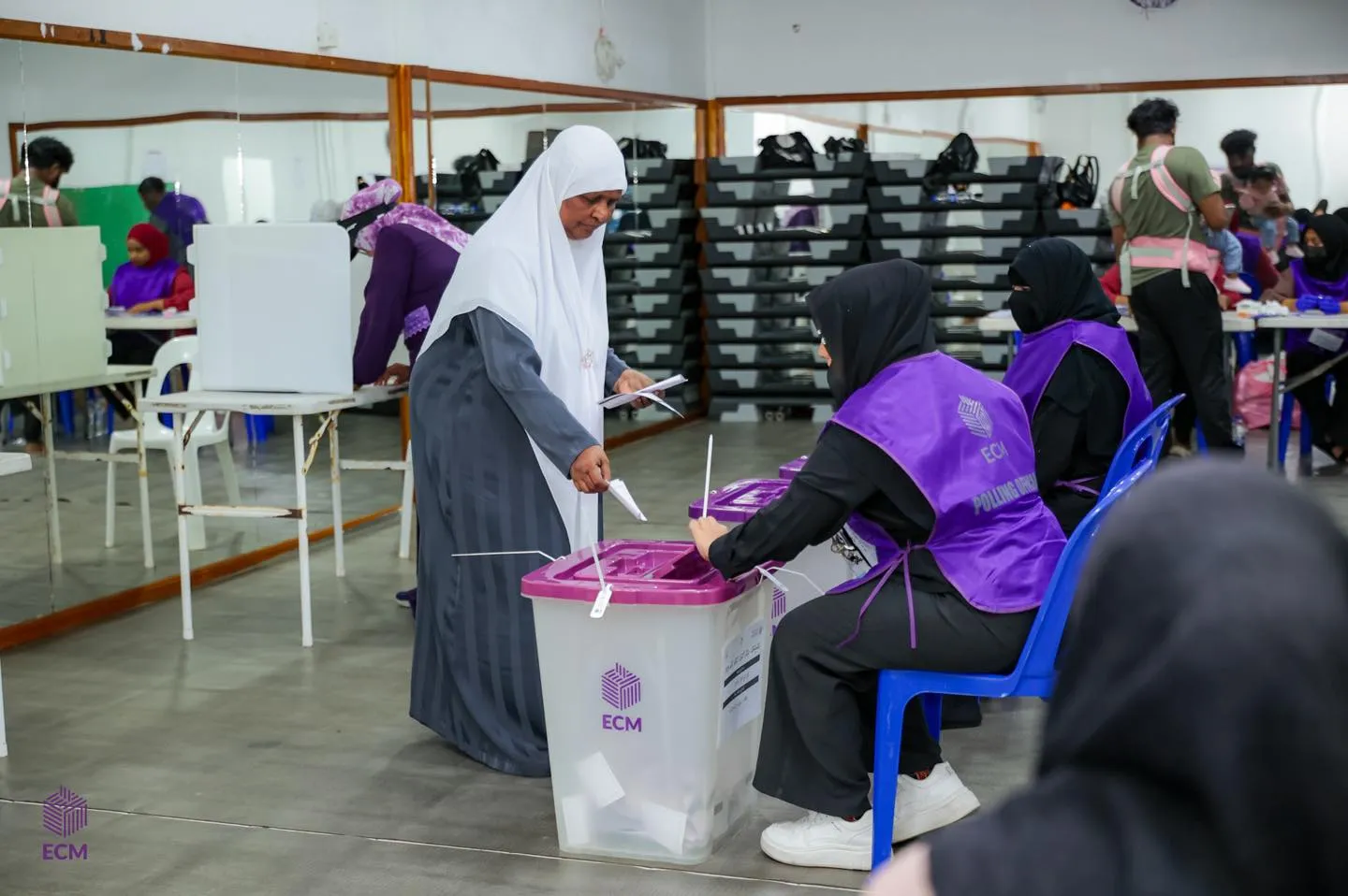 ކިއު ދިގުވެ ވޯޓުލުން ބަންދުކުރާ ގަޑި ފަސްކޮށްފި