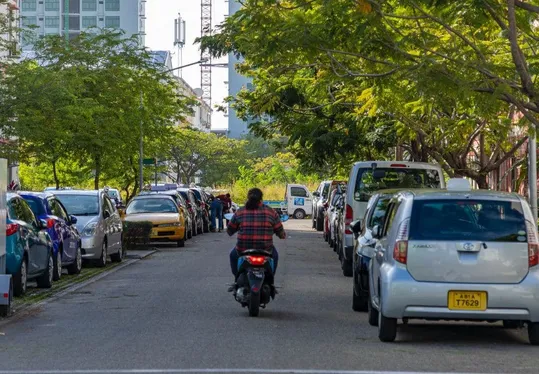 ސްޕާއެއްގައި ބިދޭސީ އަންހެނަކަށް ކަޓަރުން ހަމަލާދީ ފައިސާ ފޭރިގަތް މައްސަލައެއް ބަލަނީ