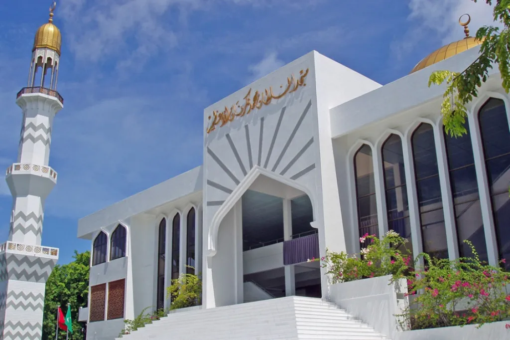 ރާއްޖެ އިސްލާމްވިތާ 900 އަހަރު ފުރުން، ކުލަގަދަކޮށް ފާހަގަކުރަނީ