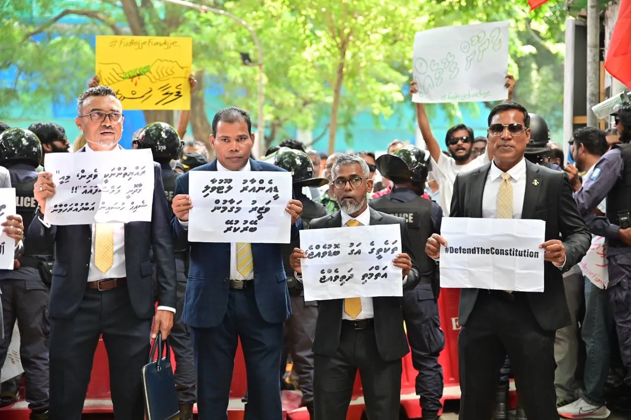 މަޖިލީހުގެ ތަޅުމުން މެންބަރުން ނެރުނީ ގަވާއިދާ ހިލާފަށް: ނާޒިލް