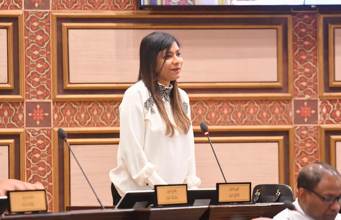 ބަލިވީމަ ބަލި ގަބޫލް ނުކުރަން މިއީ ރައީސް ނަޝީދެއް ނޫން: ރޮޒައިނާ
