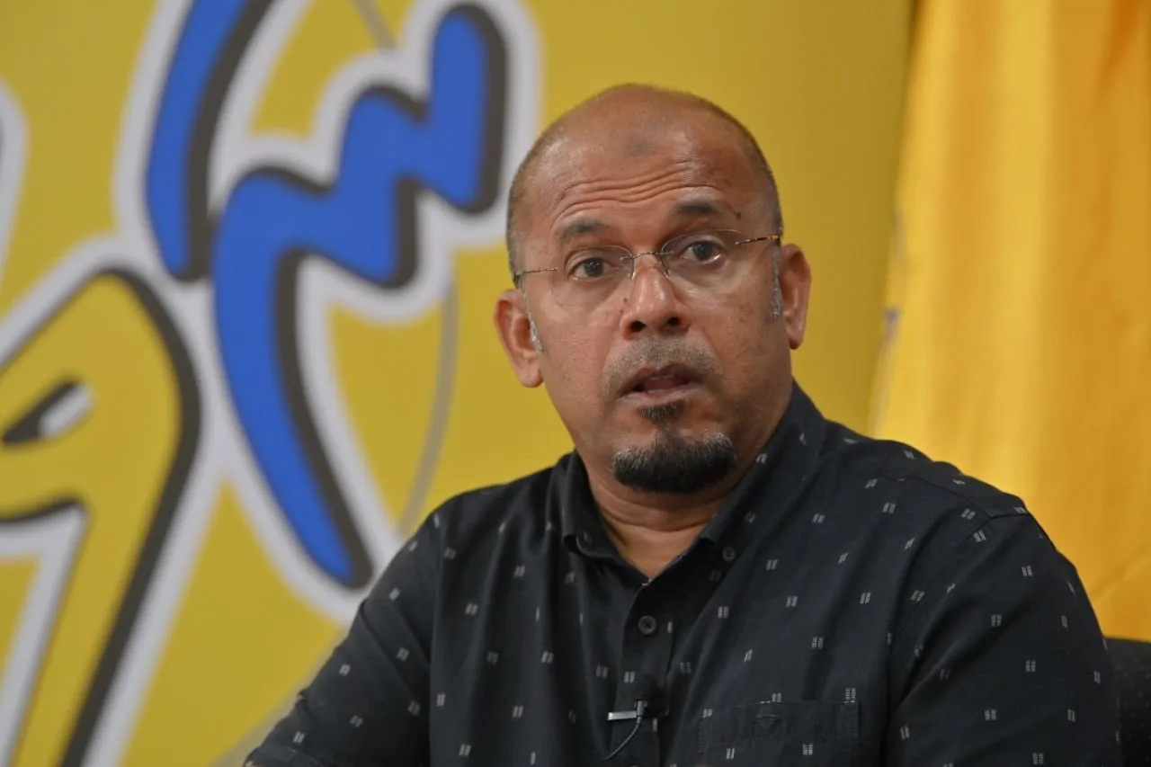 ފައިސާ ލިބެން އެބަހުރި. މައްސަލައަކީ މި ސަރުކާރަށް މާލީ ކަންކަން މެނޭޖްކުރަން ނޭނގުން: އީސީ ޝަރީފް