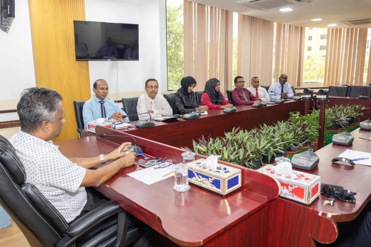 ސިޓީކައުންސިލްގެ އިސްބޭފުޅުންނާއި އިންތިހާބީ މޭޔަރު ބައްދަލުކުރައްވައިފި