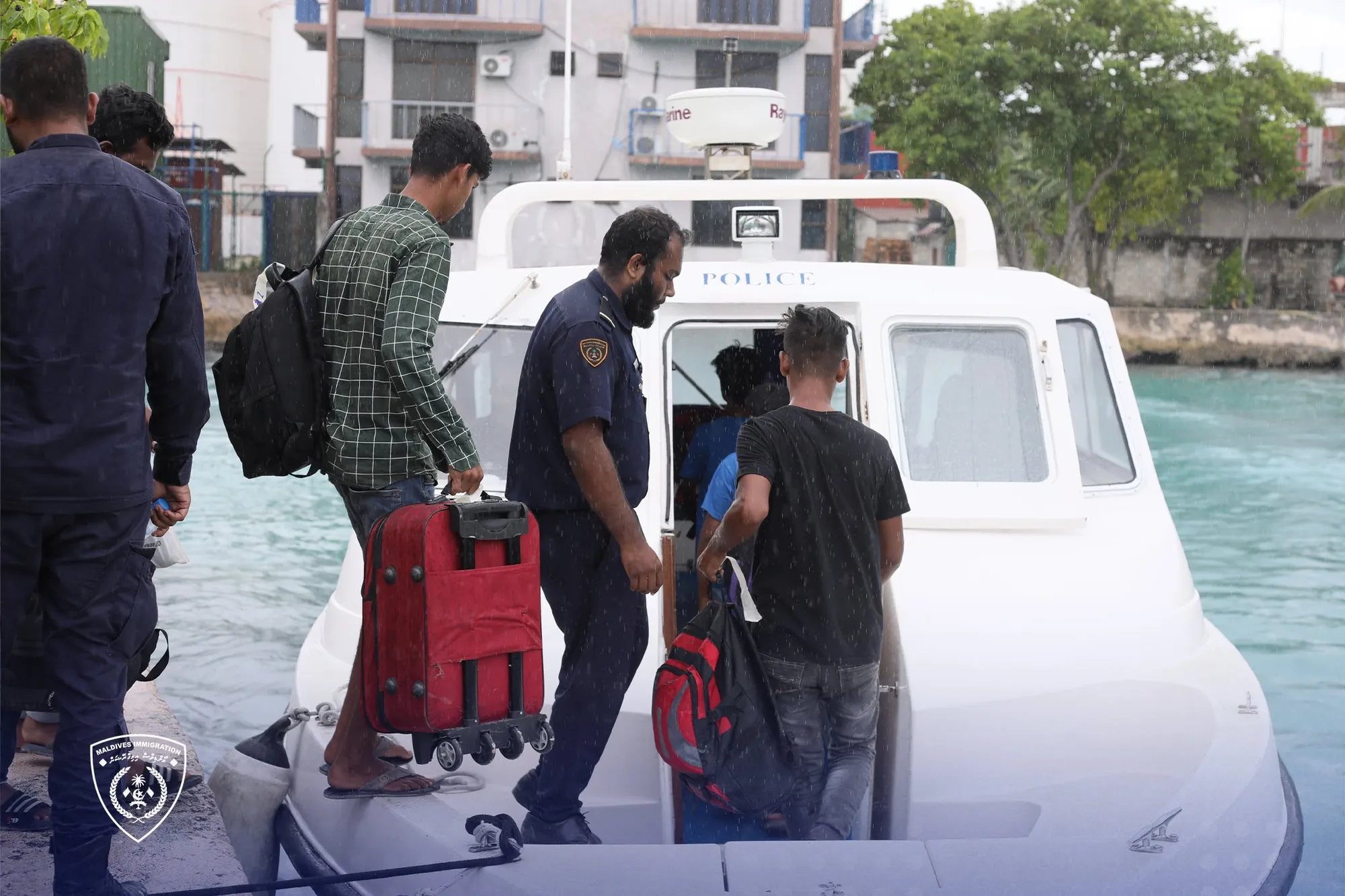 ތިލަފުށީގައި ގަވާއިދާ ޚިލާފަށް އުޅެމުންދިޔަ 33 ބިދޭސީއަކު އިމިގްރޭޝަންގެ ބެލުމުގެ ދަށަށް
