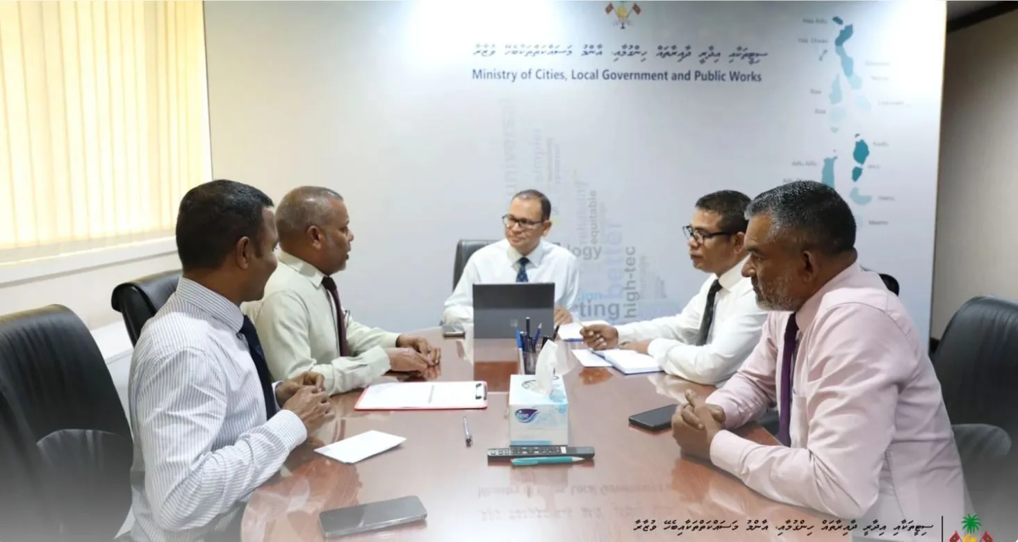 އައްޑޫ ސިޓީ ކައުންސިލާއި ވަޒީރު ބައްދަލުކޮރައްވައިފި