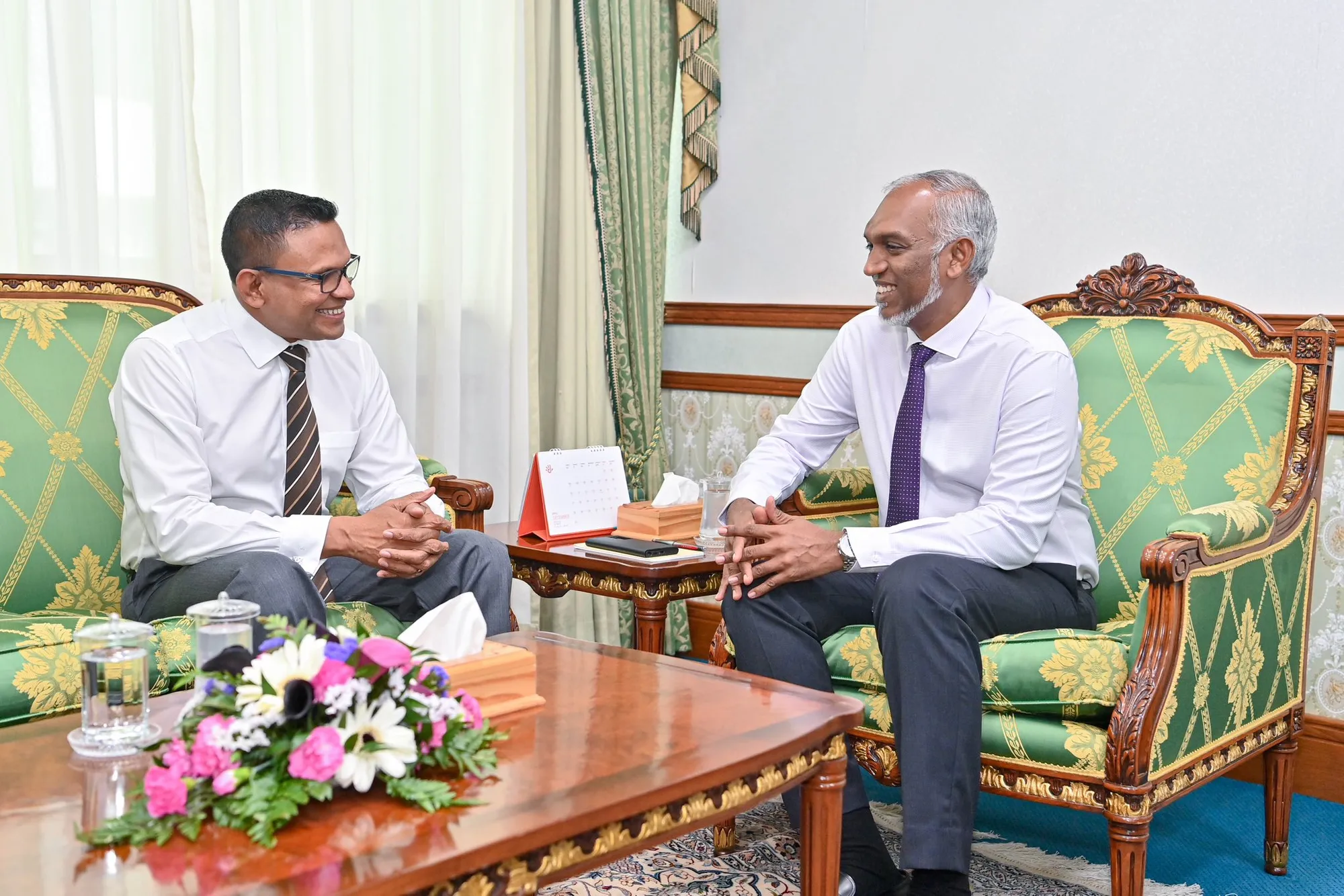 ކާނަލް ނާޒިމް ރައީސް ޑރ މުޢިއްޒާއި ބައްދަލުކުރައްވައިފި
