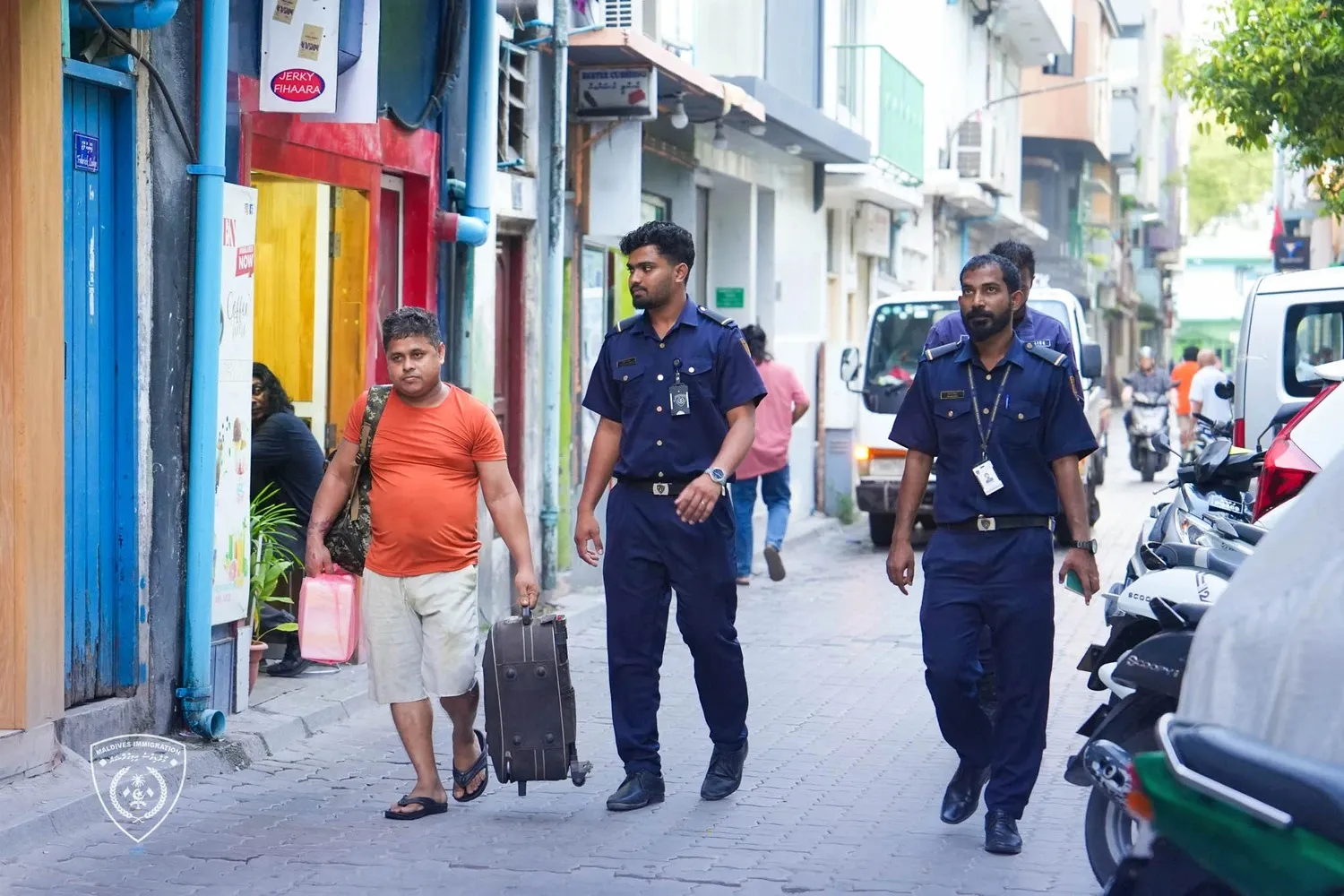 މާރުކޭޓުން ދެ ބިދޭސީން ހައްޔަރުކޮށްފި