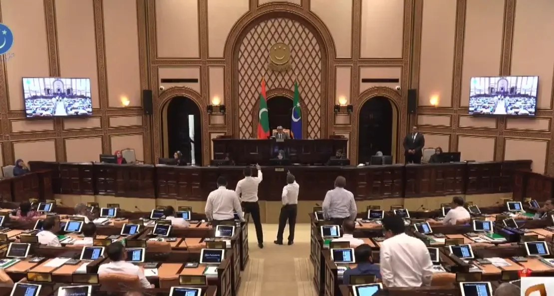 އެމްޑީޕީ ހަތަރު މެންބަރެއްގެ ނަން އިއްވައި މަޖިލީހުން ބޭރުކޮށްފި