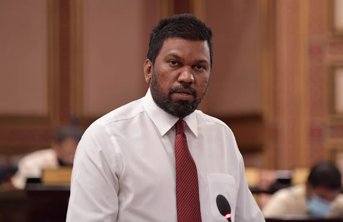 މުޒާހަރާތަކާ ގުޅިގެން ރާއި ފުލުހަށް ހާޒިރުކުރަނީ، ގިނަ ތުހުމަތުތަކެއް