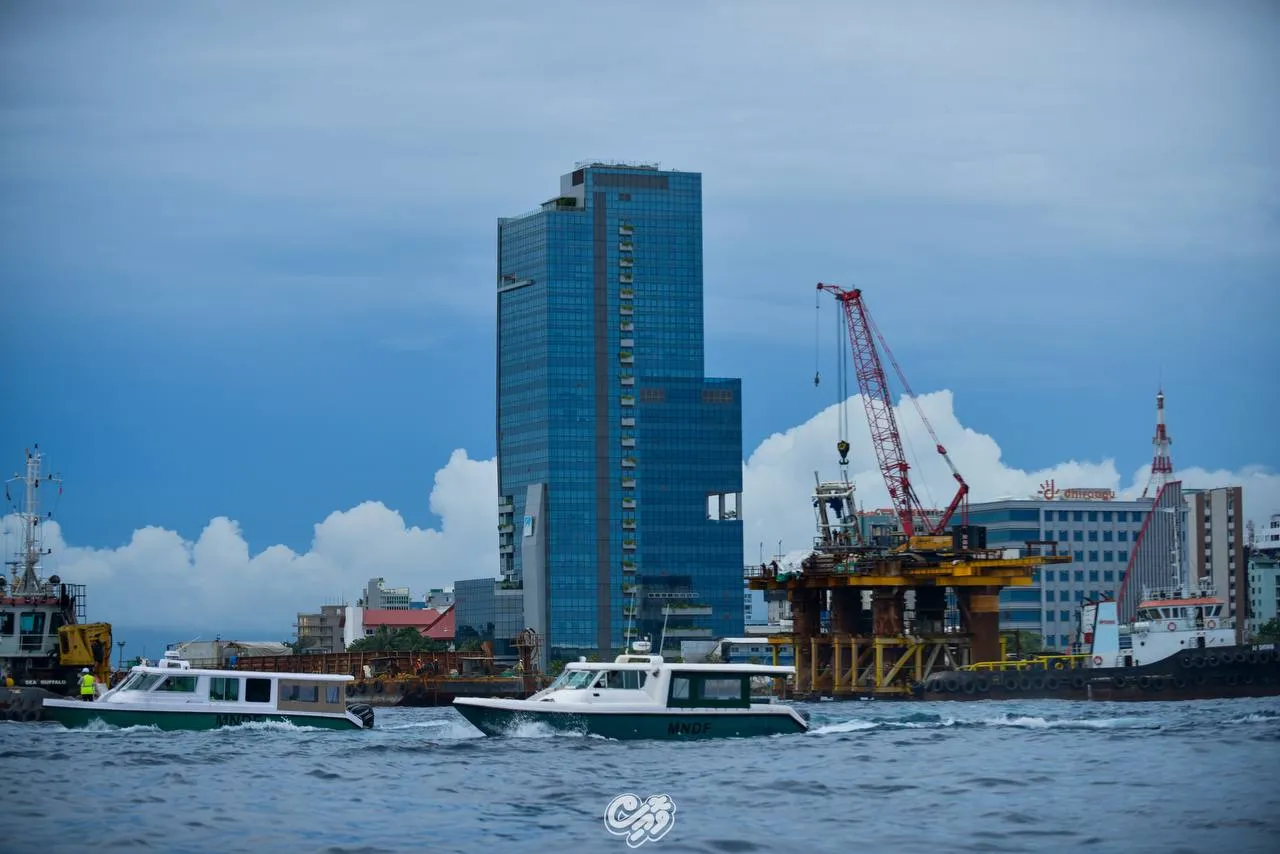 ފުރާޅަށް ވެއްޓުނު މީހާގެ ހާލު ވަރަށް ދެރަ، އޮތީ ވެންޓިލޭޓަރުގައި
