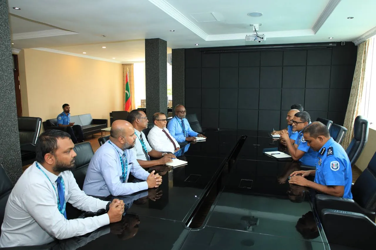 ކޮމިޝަނަރ އޮފް ޕޮލިސް އާއި އެމްޕީއެލްގެ ސީއީއޯ ބައްދަލުކުރައްވައިފި
