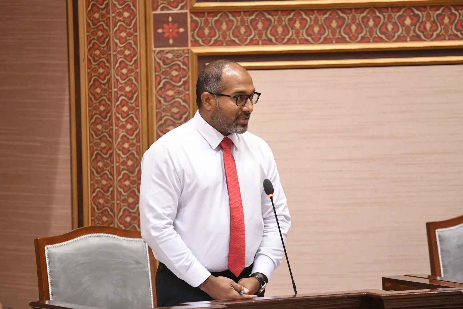މަސައްކަތްތެރިން ގެނެވޭގޮތަށް އަލުން ހުއްދަ ދިންފަހުން 4000 މީހުން ރާއްޖެ އަތުވެއްޖެ: ވަޒީރު އިހުސާން