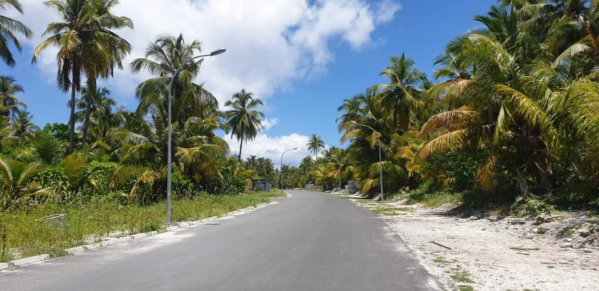 ބާރު ދުވެލީގައި ދިޔަ ސައިކަލެއް ކޮންޓްރޯލު ނުވެ، ފާރަށް ޖެހިގެން ނުރައްކާތެރި އެކްސިޑެންޓެއް!