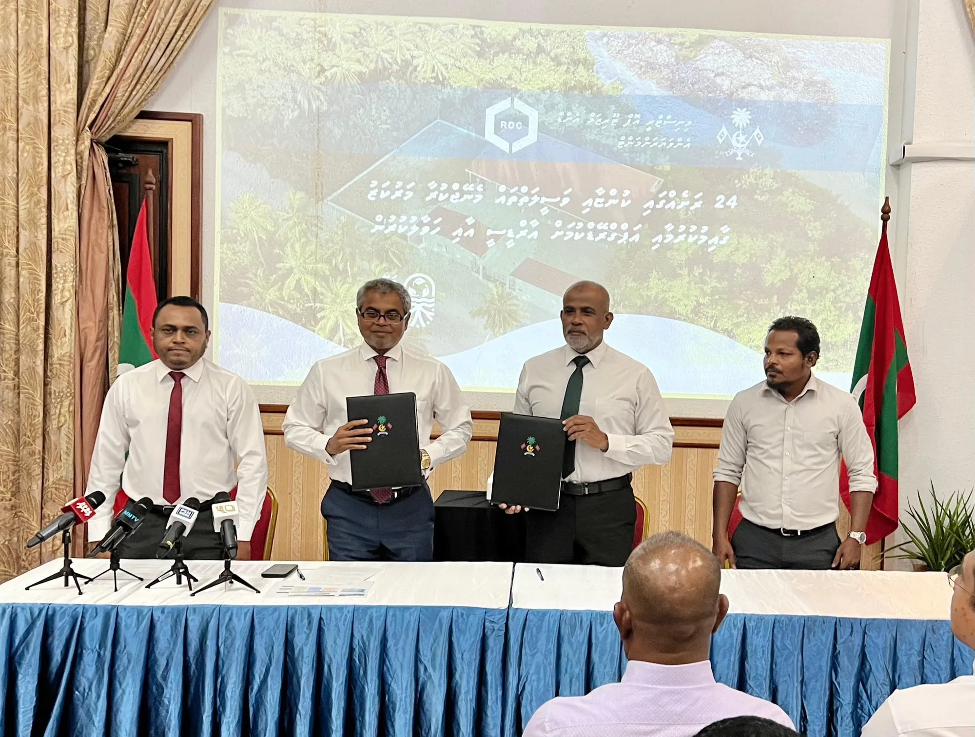 75 ރަށެއްގައި ކުނި މެނޭޖުކުރާ މަރުކަޒުތައް ގާއިމް ކުރުމުގެ ބިޔަ މަޝްރޫޢު ސަރުކާރު ތިން ކުންފުންޏަށް!
