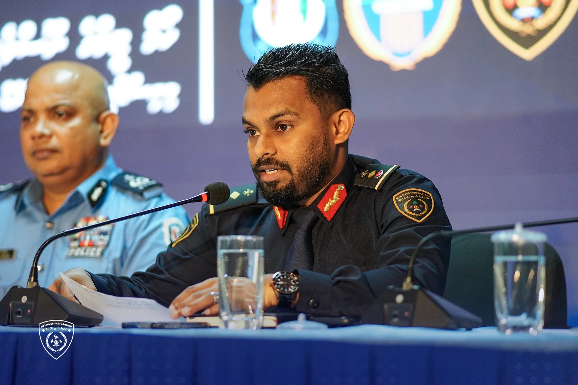 ކަޅު ބާޒާރުގައި ޑޮލަރު ވިއްކަން އުޅެނިކޮށް އަތުލައިގަތް ބިދޭސީން ޑީޕޯޓް ކުރަނީ