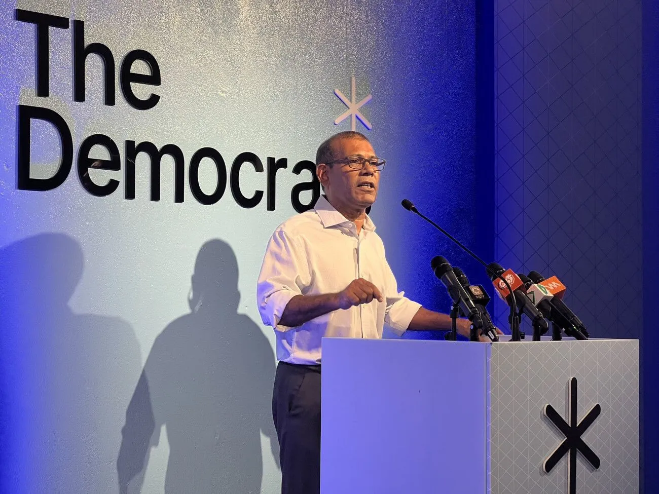 ރައްޔިތުންގެ ފަޅި ދޫކުރައްވައި ނަޝީދު ވިޔަފާރިވެރިންގެ ކޮޅަށް؛ ޑޮލަރު މާރު ކުރުމާ ދެކޮޅުހައްދަވައިފި!