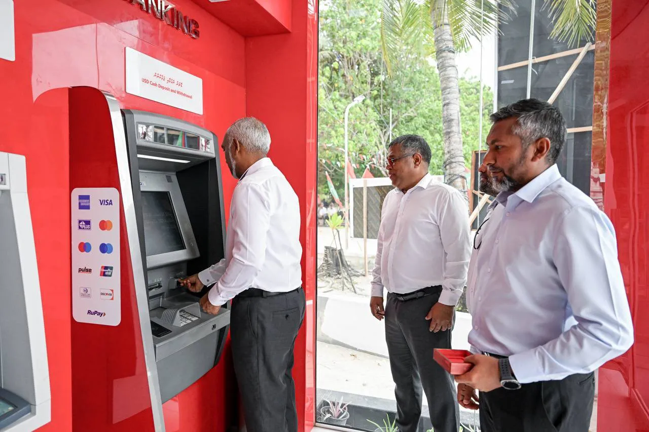 ބީއެމްއެލުން ތޮއްޑޫގައި ޑޮލަރު އޭޓީއެމެއް ބަހައްޓައި ހިދުމަތްދޭން ފަށައިފި