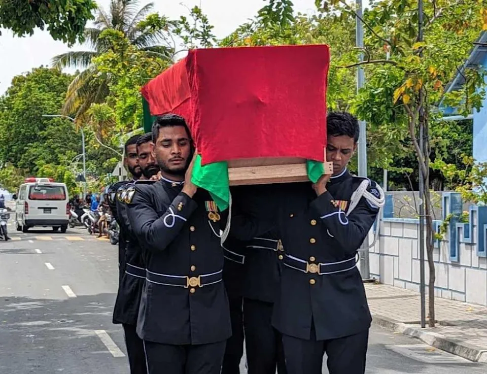 ޒައިދާންގެ ހަށިގަނޑު ވަޅުލުމަށް އުނގޫފާރަށް ގެންގޮސްފި