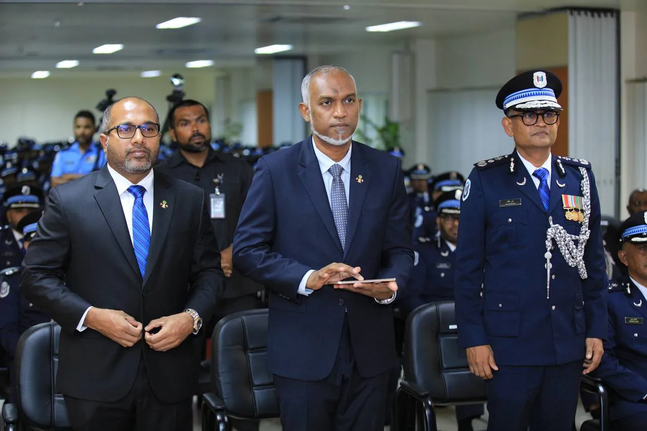 ދިވެހި ޤައުމަށްޓަކައި، ފުލުހުން ދެއްވާ ޚިދުމަތަށް ފަޚުރުވެރިވެ، ޝުކުރު އަދާކުރަން: ރައީސް ޑރ.މުޢިއްޒު