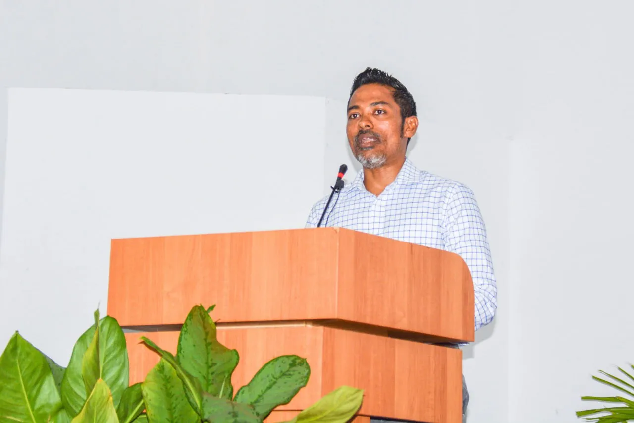 ހުޅުމާލޭ ދެކުނު ދާއިރާއަށް ވާދަކުރައްވާ އަޝްރަފް ދާއިރާ ރައްޔިތުންނާ ބައްދަލު ކުރައްވައިފި!