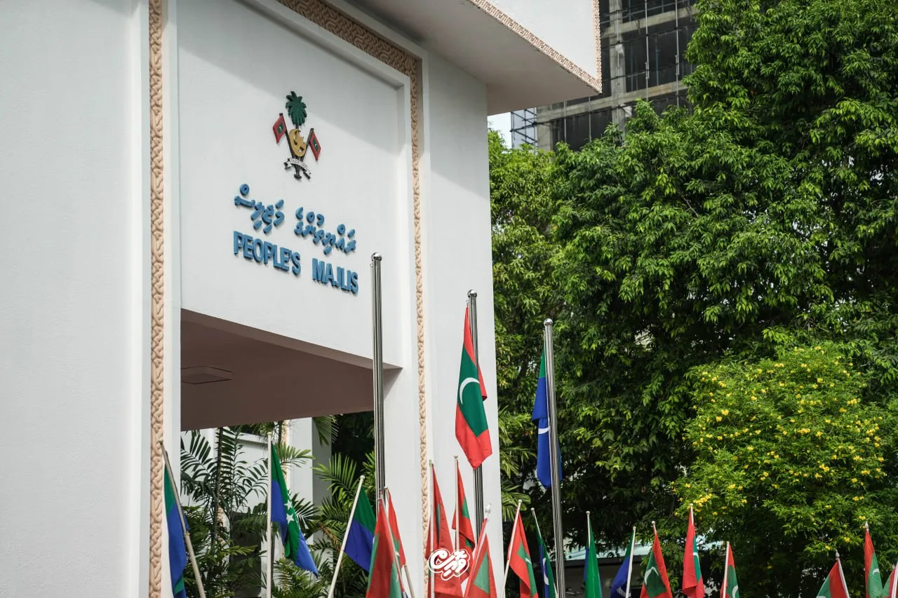 މަޖިލިސް މެމްބަރުންނާ އެކު ފުރާ އެންމެނަށް ވީއައިޕީ ނުދިނުމަށް ފާސްކޮށްފި