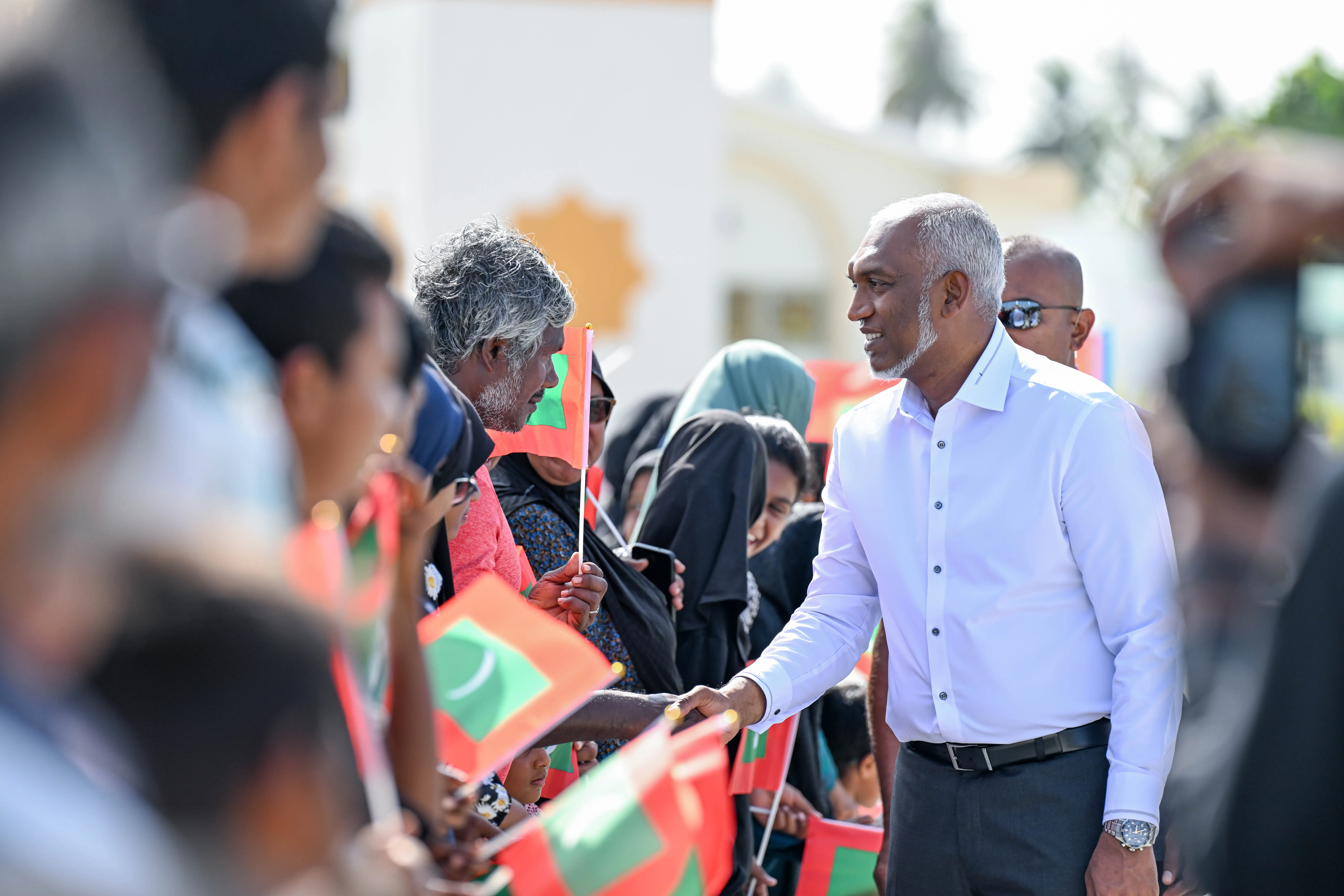 ފާދިއްޕޮޅާއި މާލެއަތޮޅުގެ ބައެއް ރަށްރަށަށް ކުރައްވާ ދެ ދުވަހުގެ ދަތުރުފުޅެއްގައި ރައީސުލްޖުމްހޫރިއްޔާ ފުރާވަޑައިގެންފި