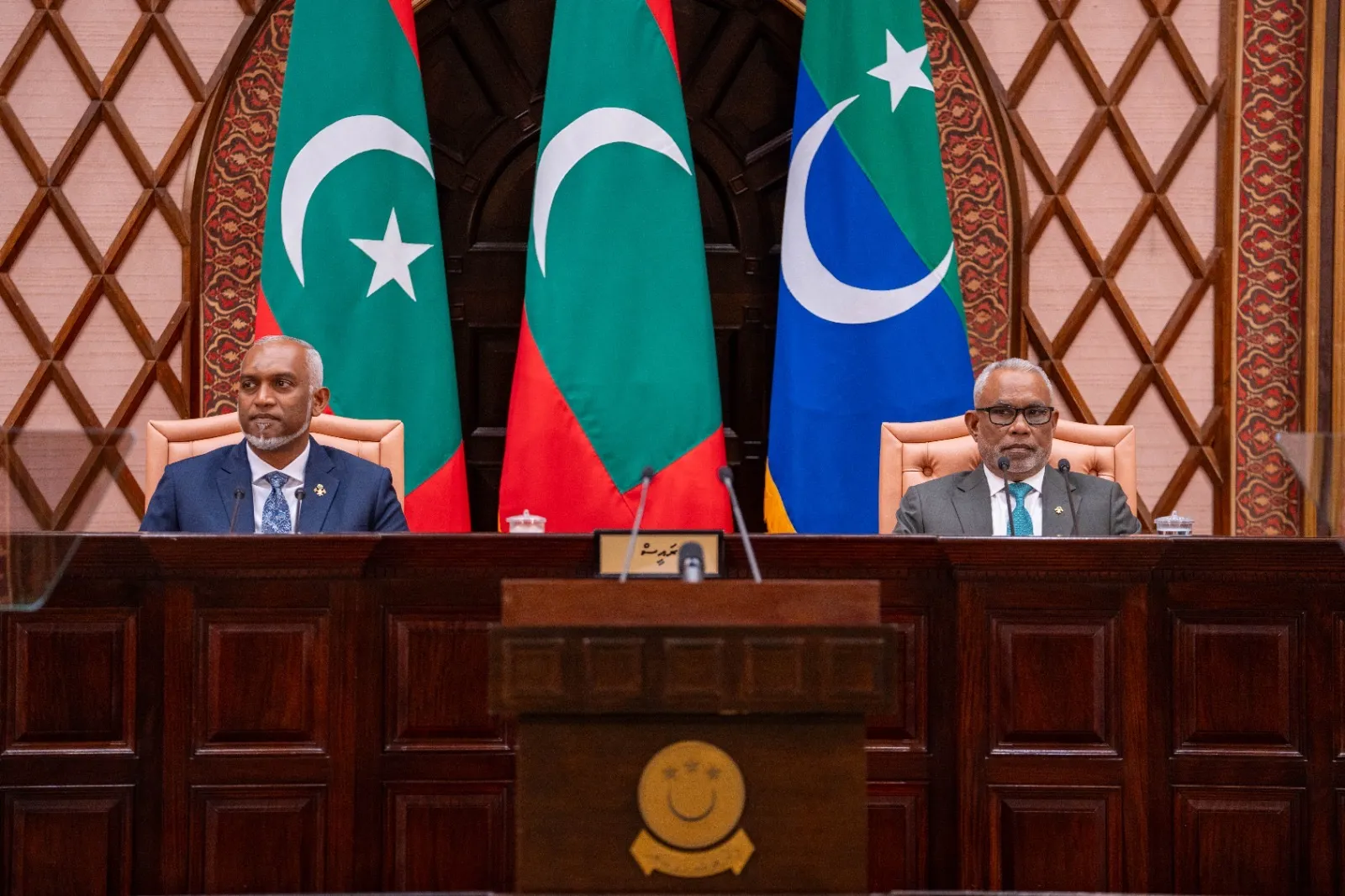 ކީރިތި ޤުރުއާނުގެ ބަރަކާތުން މަޖިލީހުގެ ޖަލްސާ ފައްޓަވައި، ތާރީޚްގެ ތެރެއަށް!