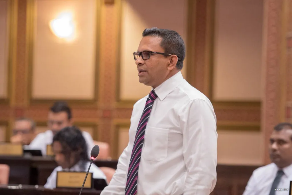 މަޖިލިސް މެޖޯރިޓީ ޑިމޮކްރެޓިކް އުސޫލުން ބޭނުންކުރުމަށް ނާޒިމް ގޮވާލައްވައިފި
