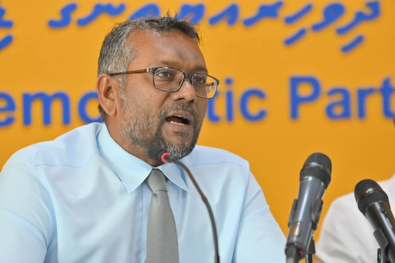 ކްރެޑިޓް ކާޑުން ޑޮލަރުގެ މުޢާމަލާތް ކުރެވޭ މައްސަލައަކީ ކޮންމެވެސް ގޮތެއް ހަދަންޖެހޭ މައްސަލައެއް: ފައްޔާޟު