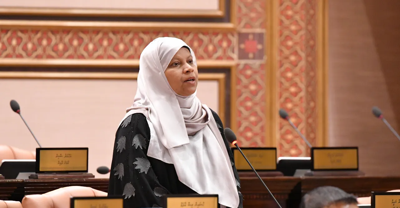ހޯމް ސްކޫލިން ތަޢާރަފް ކުރުމަށް ގާނޫނަށް ބަދަލު ގެނައުމުގެ ބިލެއް މަޖިލީހަށް ހުށަހަޅައިފި