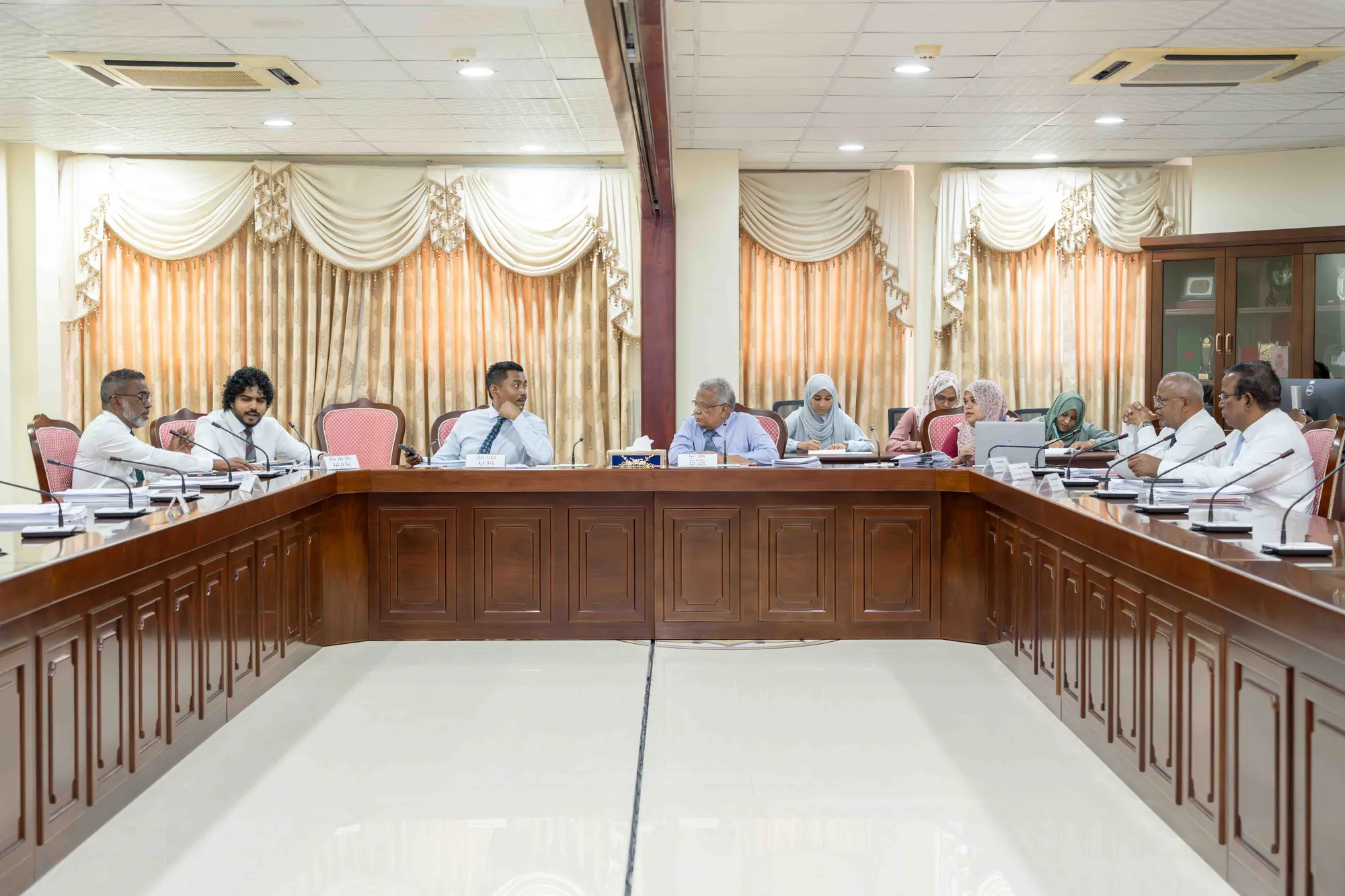 މަޖިލީހުގެ ރައީސްގެ މުސާރަ 95000 އަދި މިނިސްޓަރުންގެ މުސާރަ 75500އަށް ބޮޑުކުރަނީ