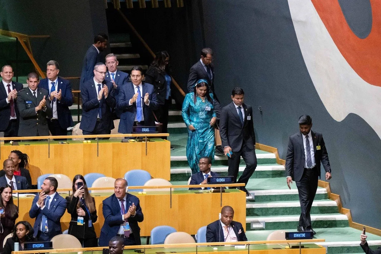 The walkout (Photo/Minister Iruthisham)