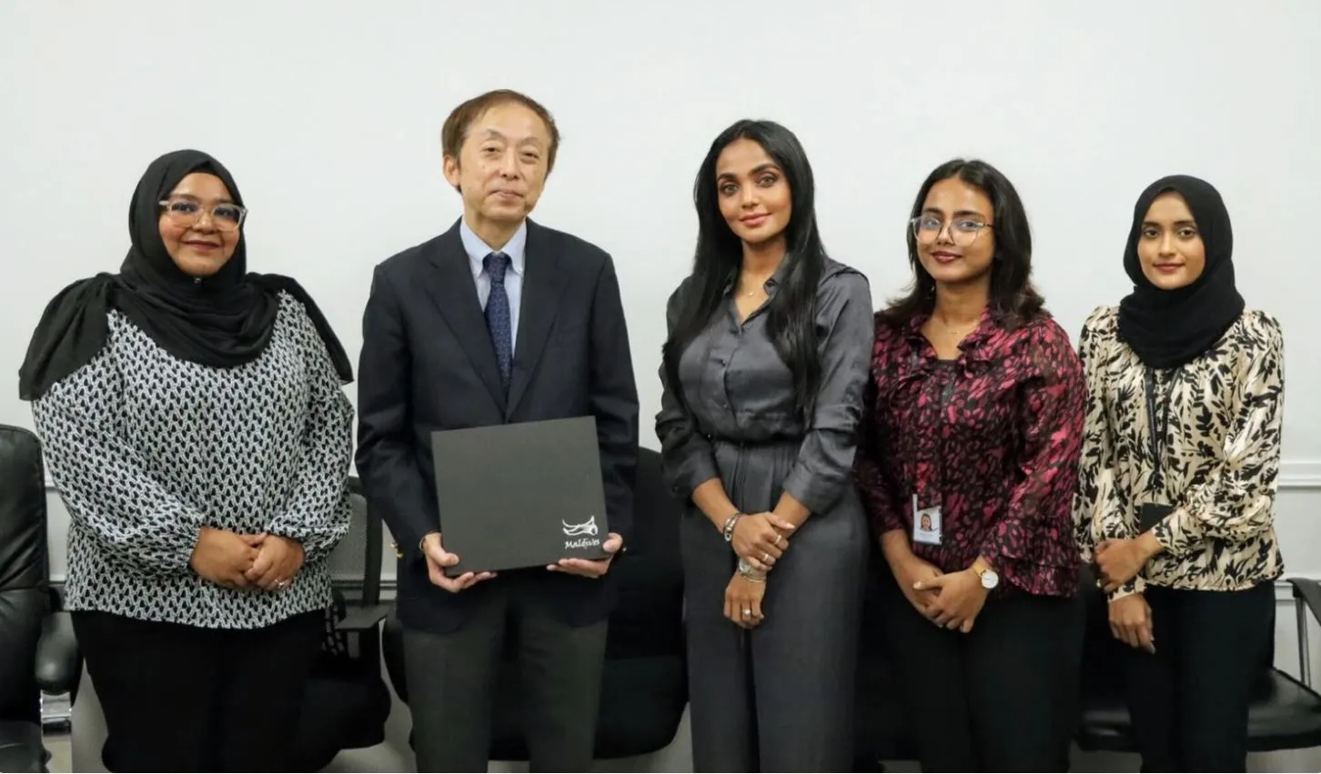 ޖައިކާގެ ރެޒިޑެންޓް ރިޕްރެޒެންޓޭޓިވް އާ އިޖުތިމާއީ އަދި ޢާއިލީ ތަރައްޤީއާ ބެހޭ ވުޒާރާއިން ބައްދަލުކޮށްފި