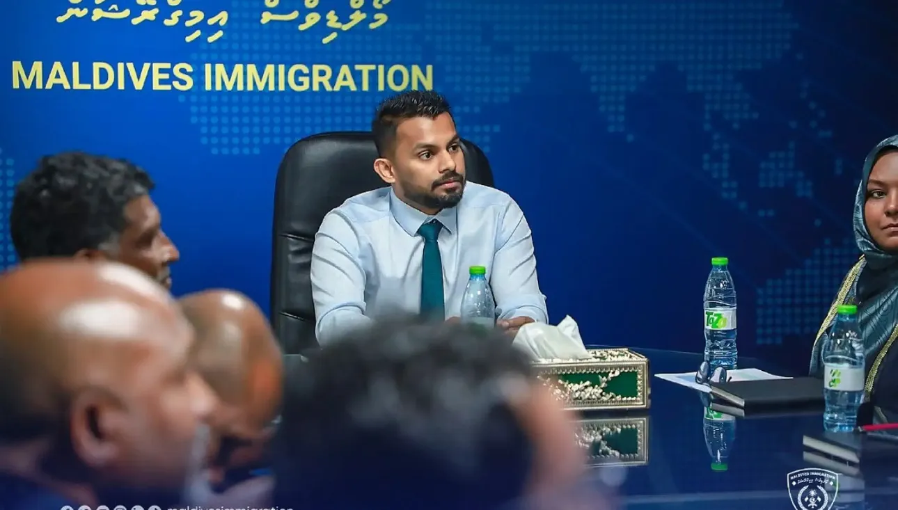 ބިދޭސީން އަތުން އަތުލި ފައިސާއިން ޝަމްއާންގެ 2 ސްޓޫޑަންޓް ލޯނެއް ދެއްކި: ޕީޖީ