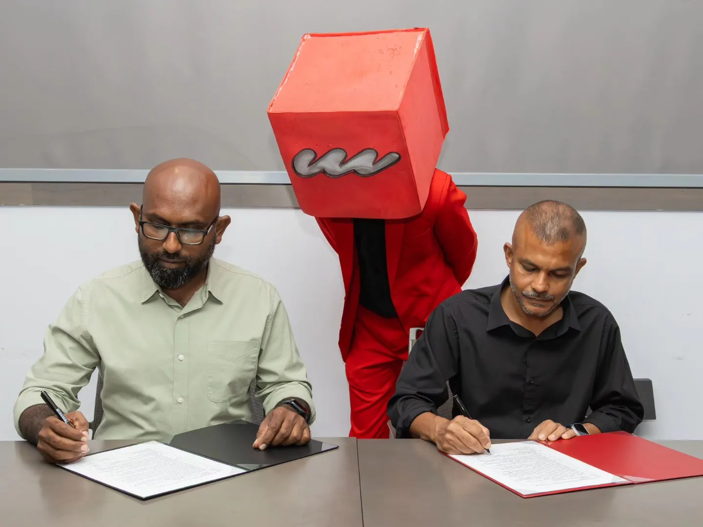 އީޒެޕްގެ އުމްރާވެރިން އުމްރާއަށް ދާނީ ޤިބްލަ އާއެކު