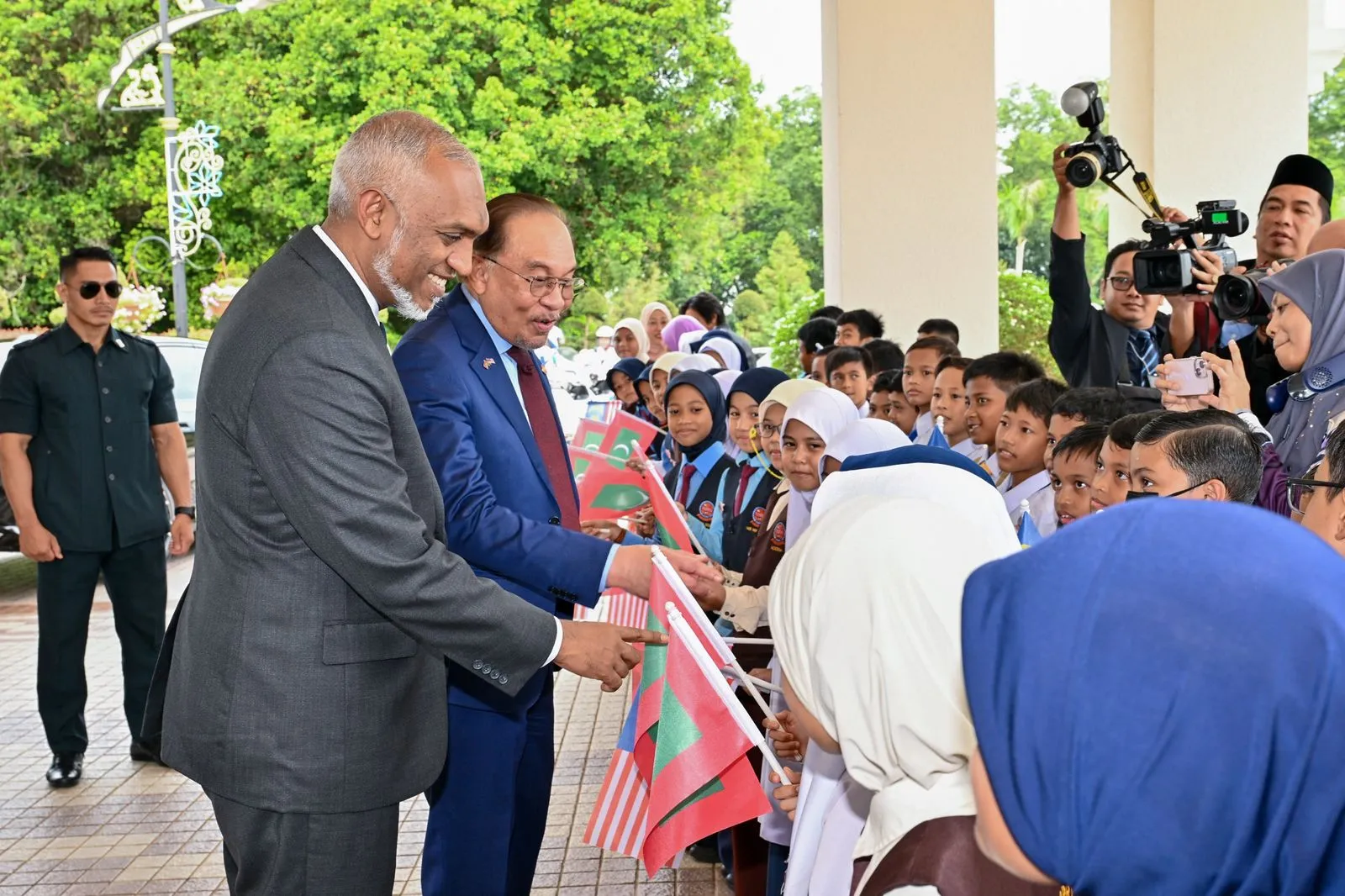 މެލޭޝިޔާއިން ކިޔާފައިވާ ހޫނު މަރުޙަބާއާއި ދިން ފުރިހަމަ މެހެމާންދާރީއަށް ރައީސް މުޢިއްޒުގެ ޝުކުރު