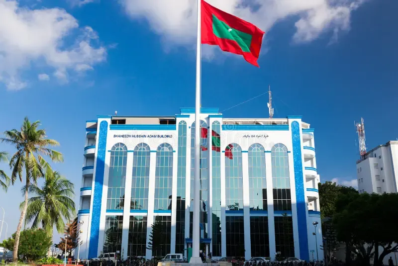 ޤަޠަރުގެ ކުރީގެ އަމީރު، ހިޒްހައިނަސް ޙަމަދު ބިން ޚަލީފާ އާލް ޘާނީ އަވަހާރަވުމާ ގުޅިގެން ރަސްމީ ގޮތުން ހިތާމަ ފާޅުކުރުމަށް، އެއް ދުވަސް ވަންދެން ދިވެހި ދިދަ ބައިދަނޑިއަށް ތިރިކުރެއްވުމަށް ރައީސުލްޖުމްހޫރިއްޔާ ނިންމަވައިފި