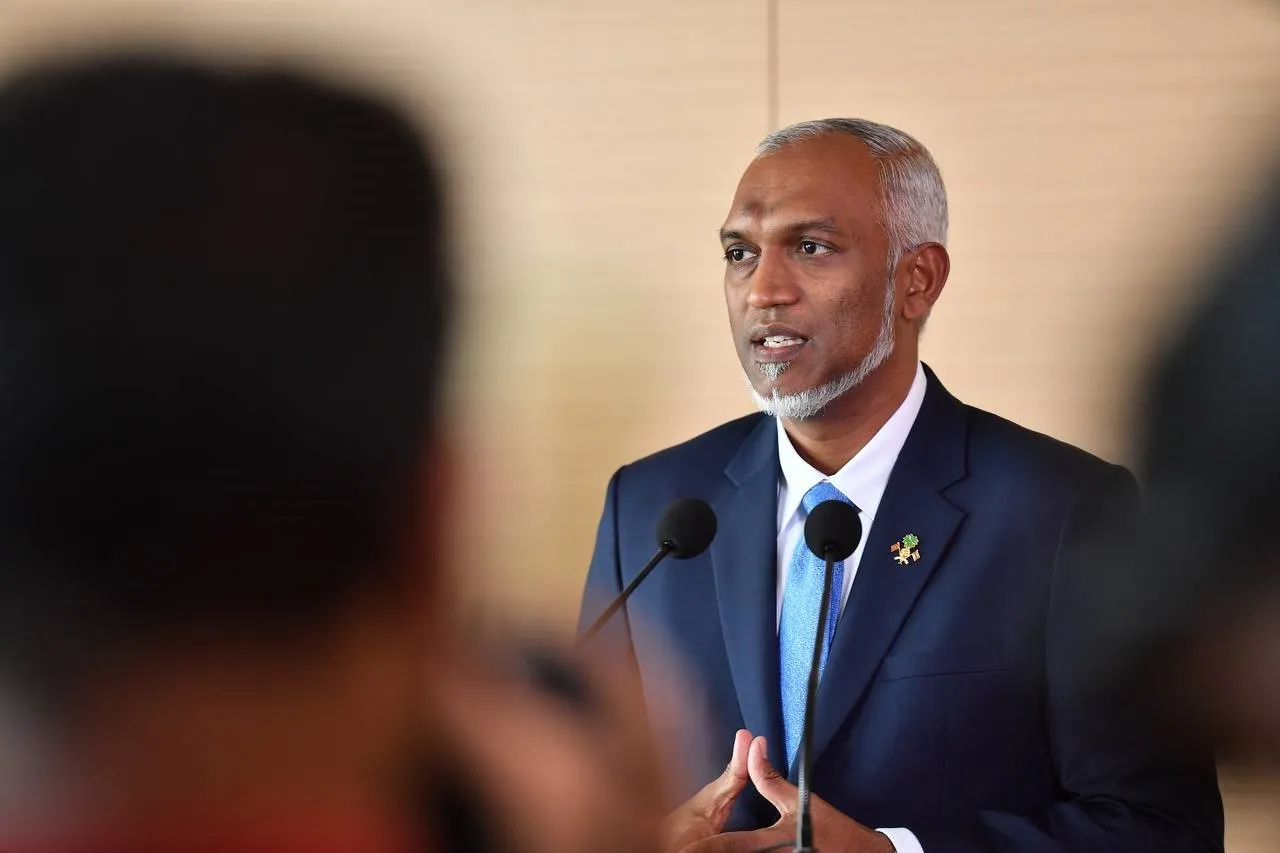 މެއި މަހުގެ 3 ވަނަ ދުވަހު ރައީސް މުޢިއްޒު ނޫސްވެރިންނާ ބައްދަލުކުރައްވަނީ
