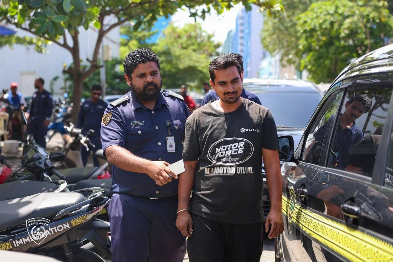ހުޅުމާލޭގެ ގަރާޖެއް ބަލައި ފާސްކޮށް، ޤަވާއިދާ ޚިލާފަށް އުޅުނު 12 ބިދޭސީއަކު އިމިގްރޭޝަނުގެ ބެލުމުގެ ދަށަށް ގެންގޮސްފި