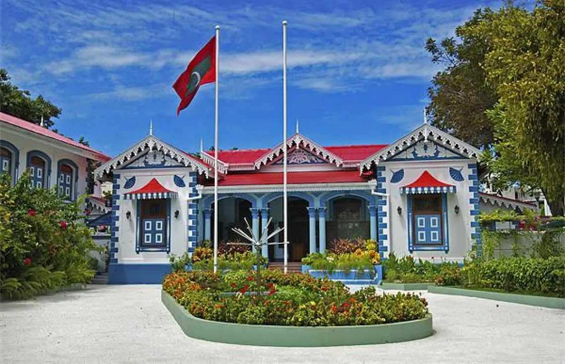 ރައީސްގެ ދެކަނބަލުންގެ ދިރިއުޅުންވުން މުލިއާގެއަށް ބަދަލުކުރައްވައިފި