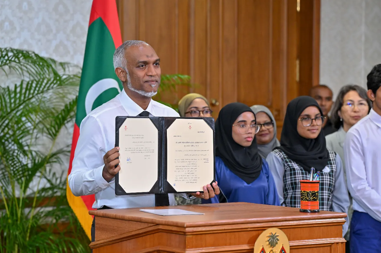 ދުންފަތުގެ ވިޔަފާރިކުރާ ފަރާތްތަކަށް ރައީސް މުޢިއްޒުގެ އިލްތިމާސެއް: ތިޔަ ވިޔަފާރި ދޫކޮށްލައްވާ!