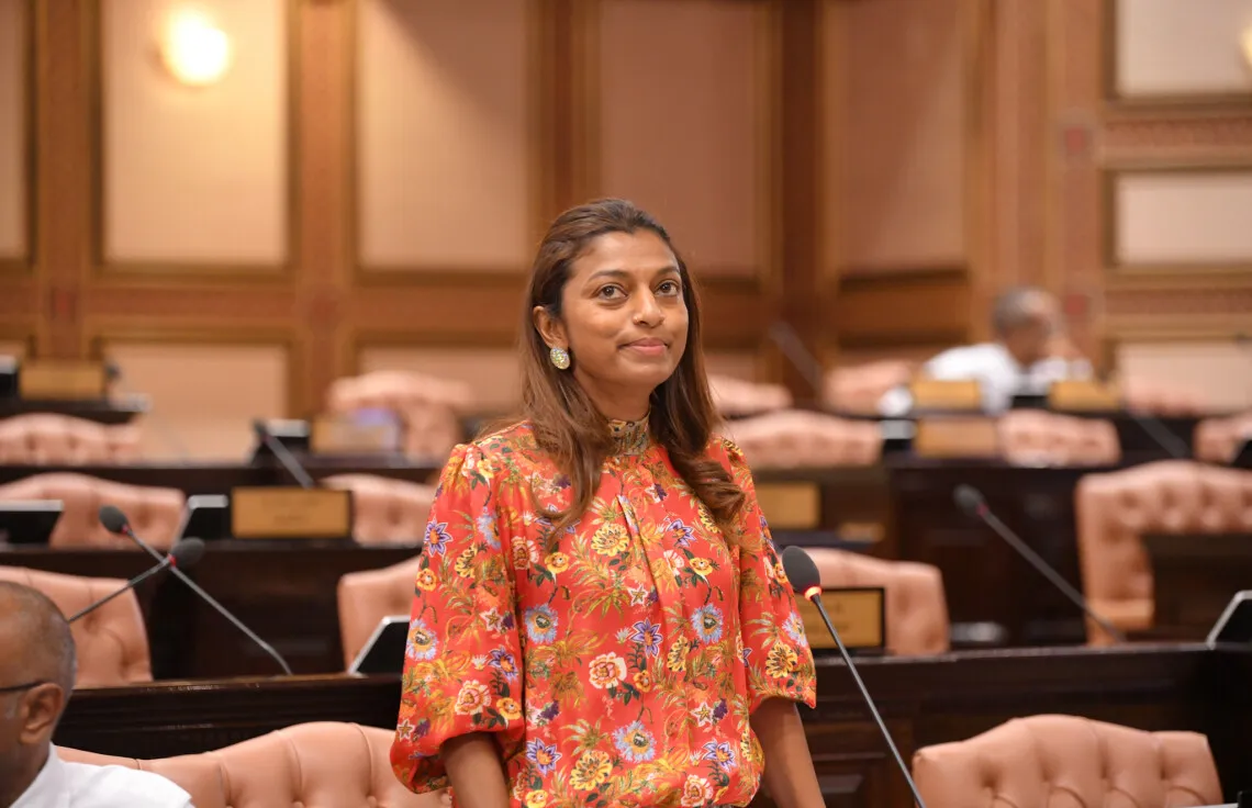 ދަރަނި މެނޭޖުކުރުމަށް ސަރުކާރުން ގެންގުޅޭ ސިޔާސަތުތައް ހާމަކުރަން ގޮވައިލާ ޤަރާރެއް މަޖިލީހަށް