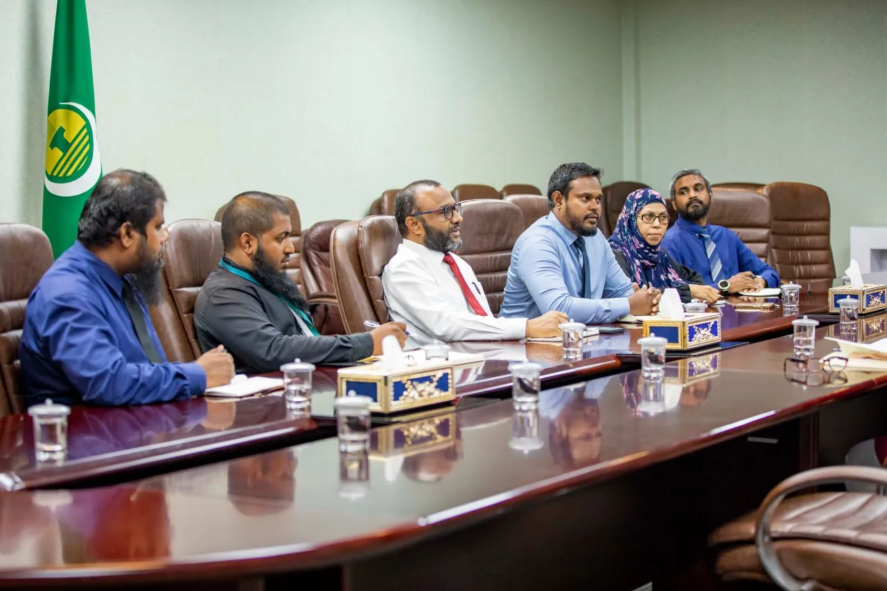 ޙާފިޒުންނަށް ދޭ ސަނަދު އެމްކިޔުއޭ ޤަބޫލުކުރާ މިންގަނޑަށް ފެއްތުމަށް މަޝްވަރާކޮށްފި